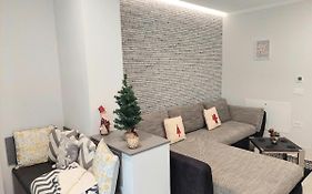 Blue Central House, curte proprie